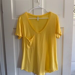 Z Supply Sunny Yellow V-Neck Tee | Perfect Easter + Spring Staple